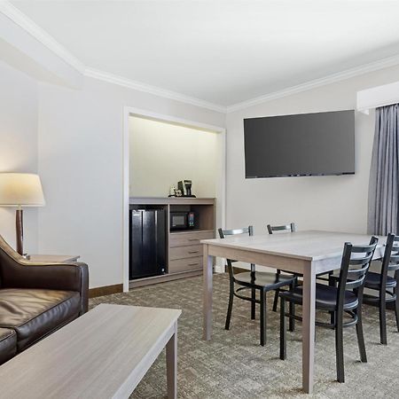 Best Western Plus Windjammer Inn & Conference Center Берлінгтон Екстер'єр фото