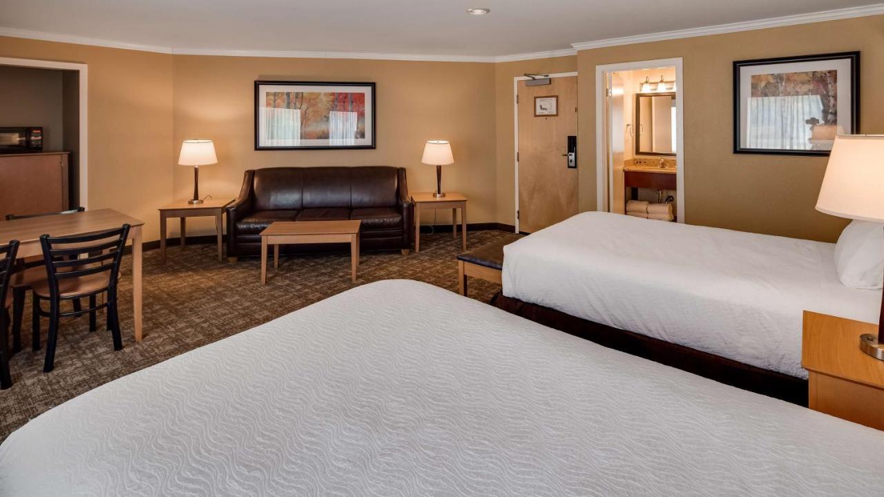 Best Western Plus Windjammer Inn & Conference Center Берлінгтон Екстер'єр фото