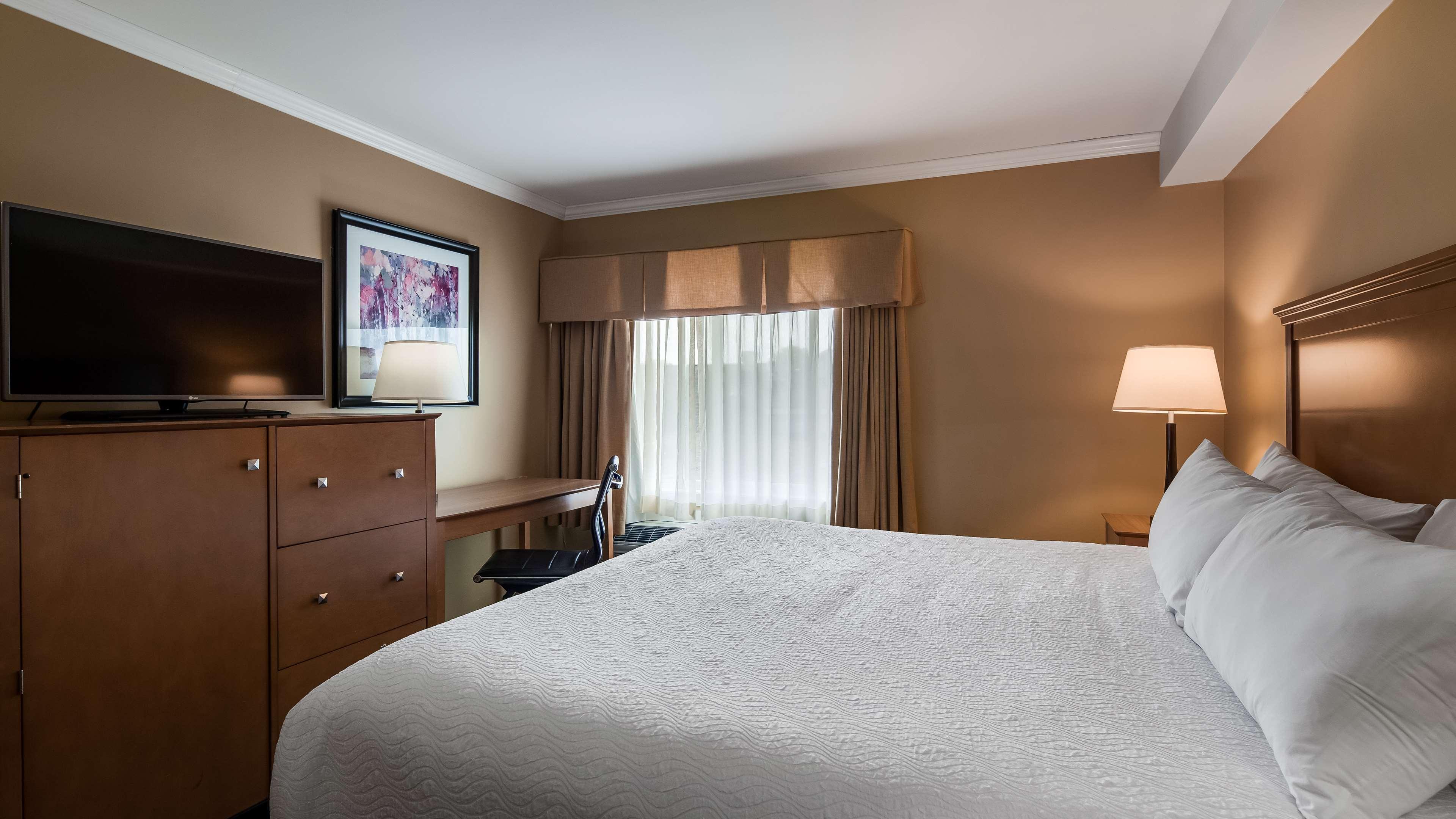 Best Western Plus Windjammer Inn & Conference Center Берлінгтон Екстер'єр фото