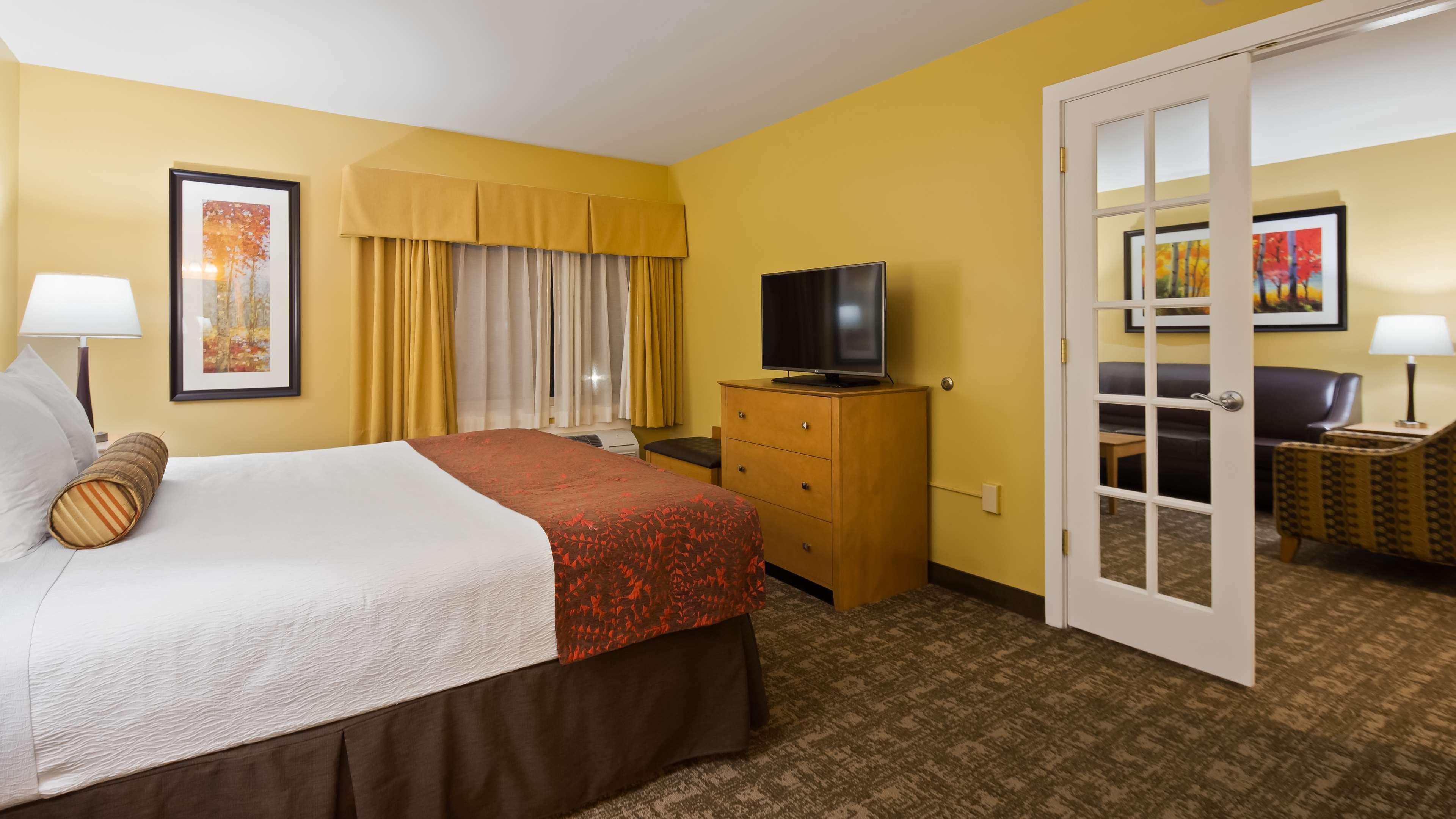 Best Western Plus Windjammer Inn & Conference Center Берлінгтон Екстер'єр фото