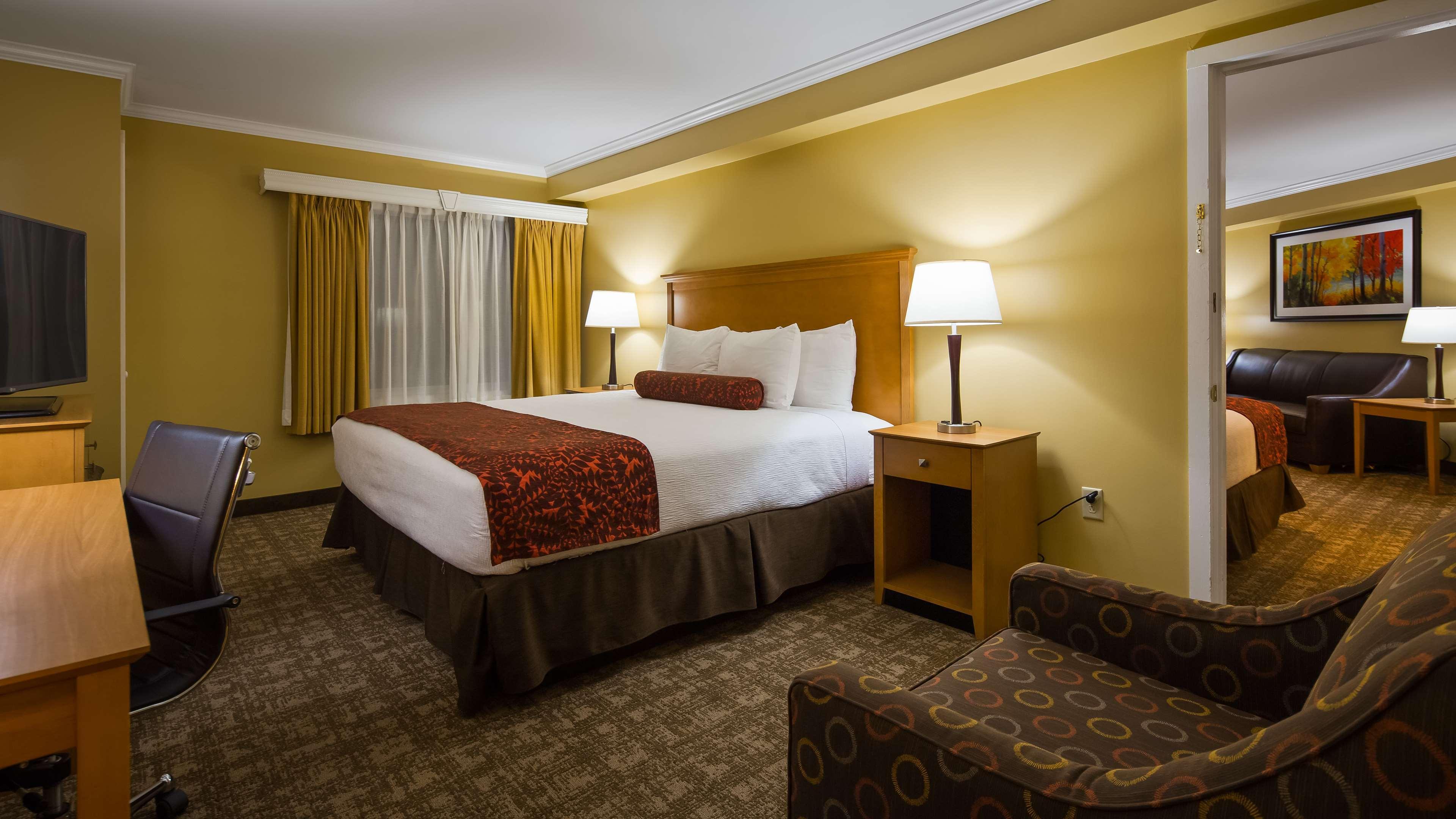 Best Western Plus Windjammer Inn & Conference Center Берлінгтон Екстер'єр фото