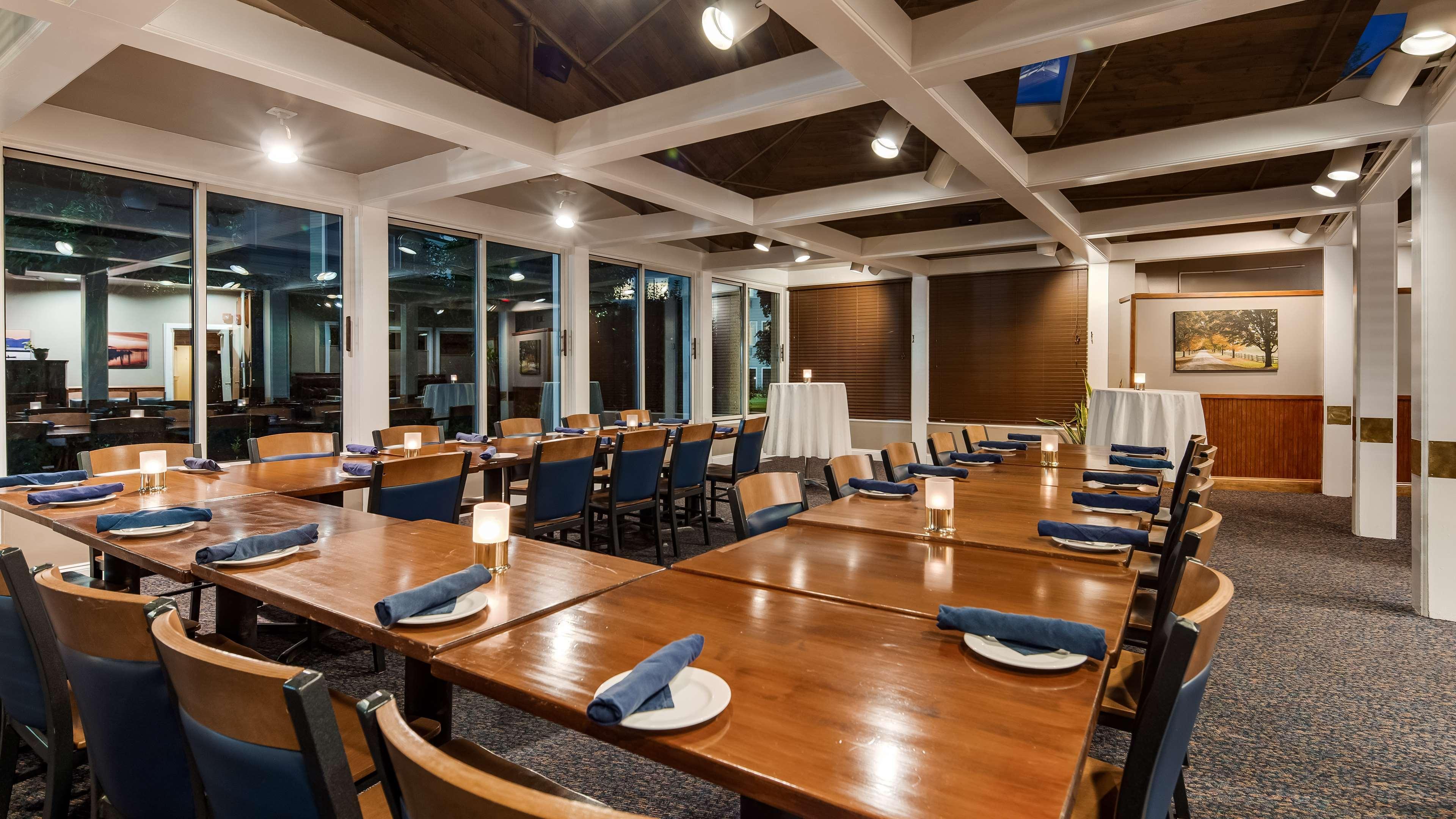 Best Western Plus Windjammer Inn & Conference Center Берлінгтон Екстер'єр фото