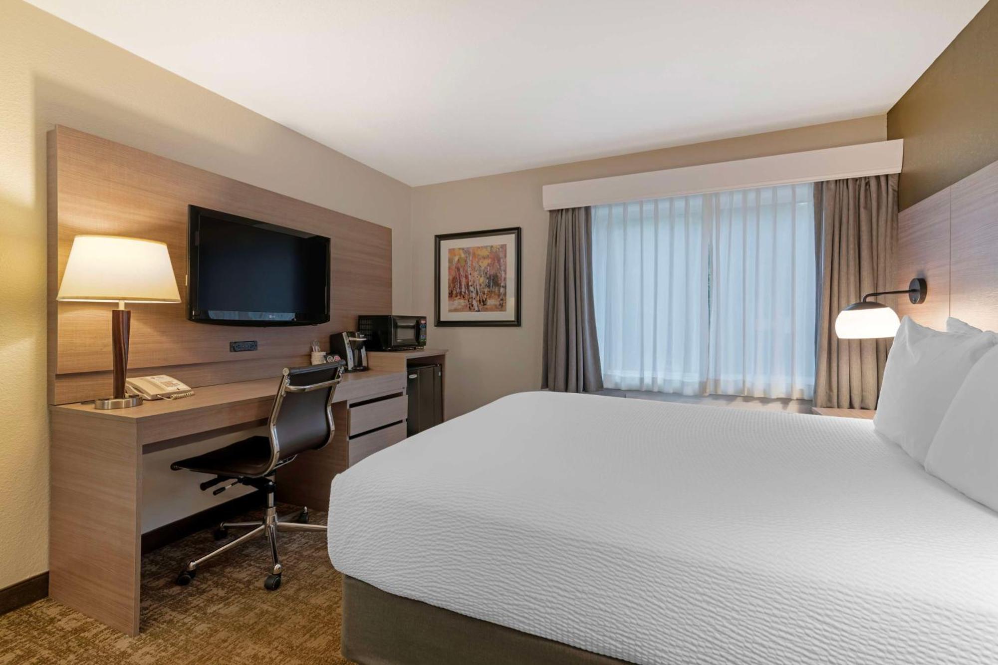Best Western Plus Windjammer Inn & Conference Center Берлінгтон Екстер'єр фото