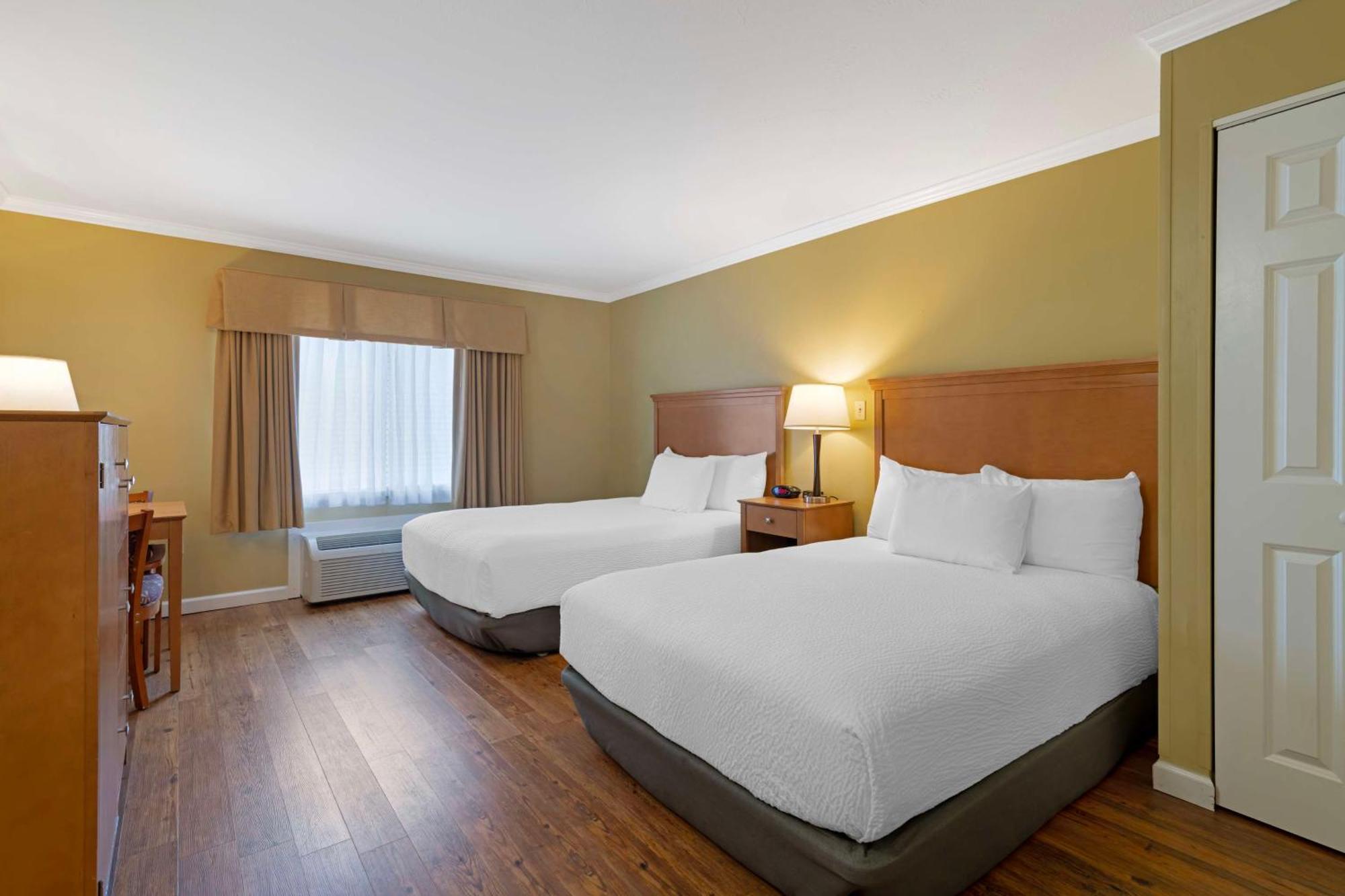 Best Western Plus Windjammer Inn & Conference Center Берлінгтон Екстер'єр фото