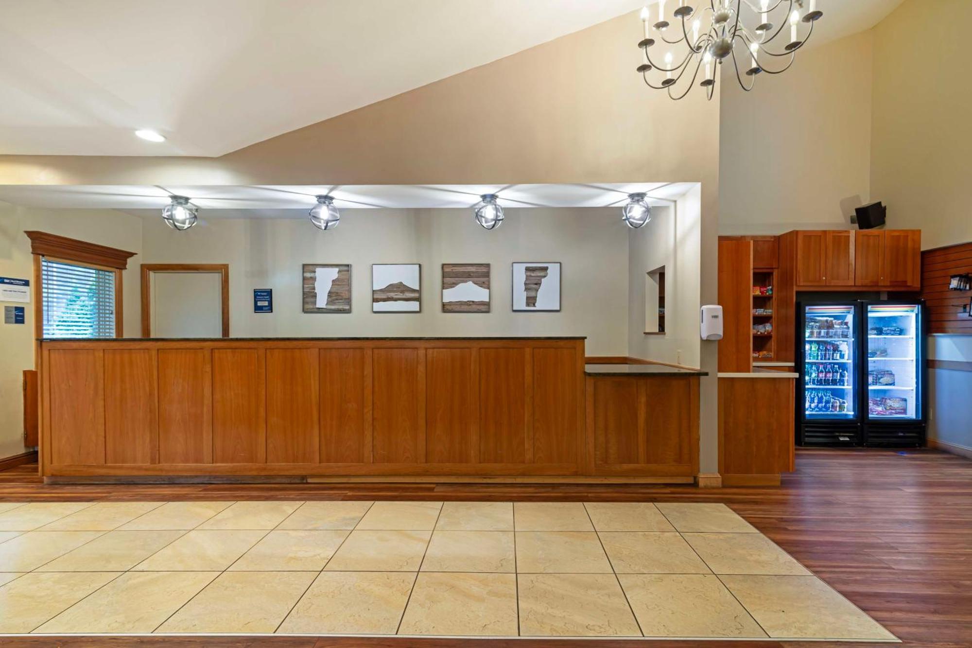 Best Western Plus Windjammer Inn & Conference Center Берлінгтон Екстер'єр фото