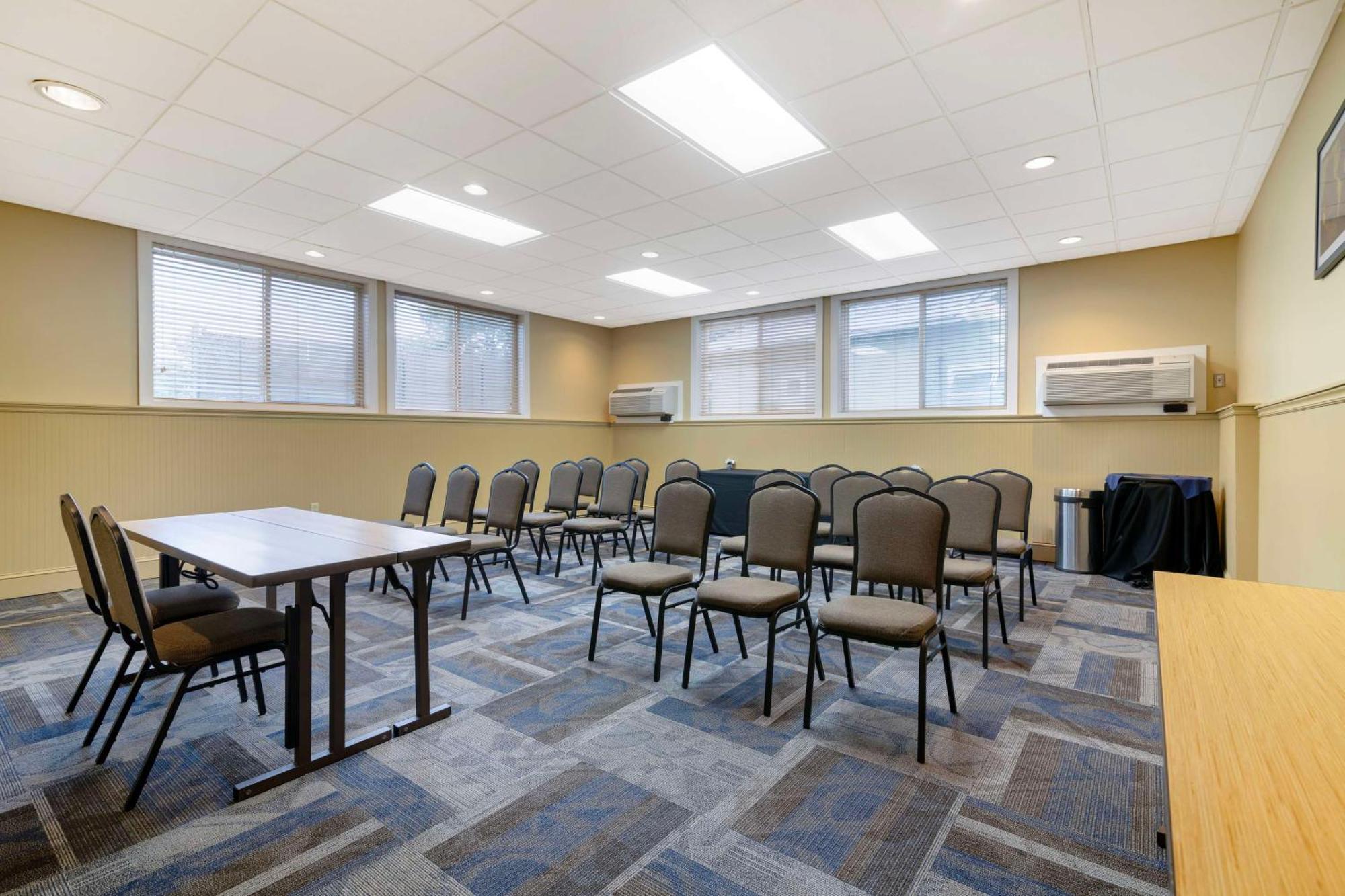 Best Western Plus Windjammer Inn & Conference Center Берлінгтон Екстер'єр фото